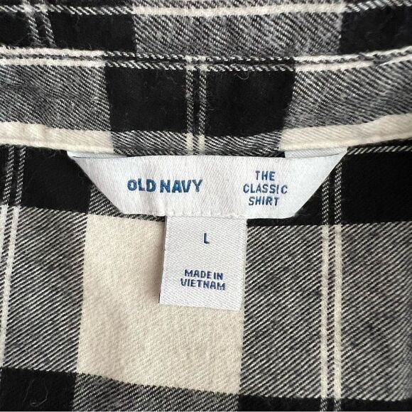 Old Navy Women’s L The Classic Shirt Flannel Shirt - Picture 4 of 5